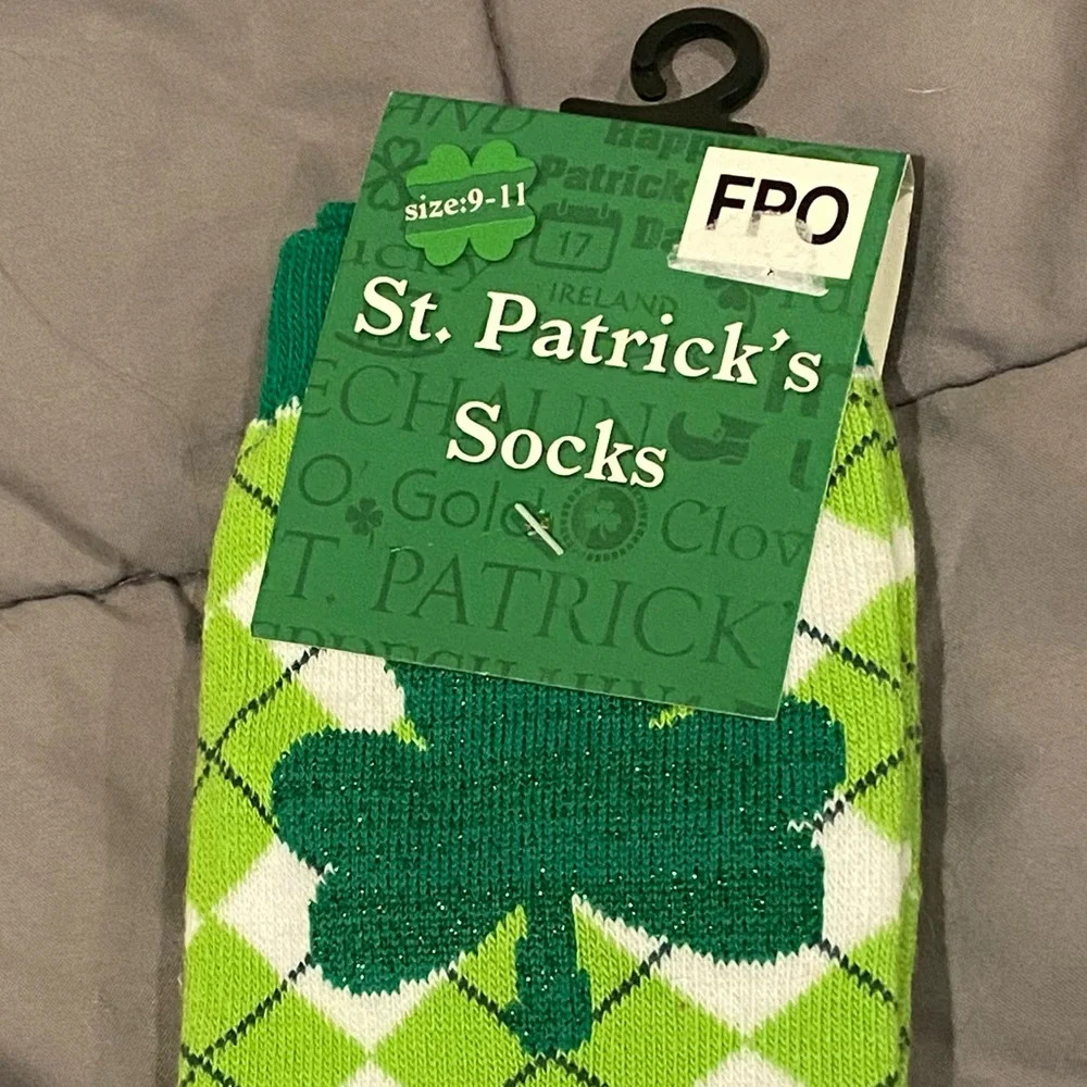 NWT Green and White St. Patrick's Day High Socks - Picture 2 of 4